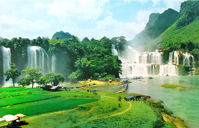 visit-cao-bang ban gioc waterfall